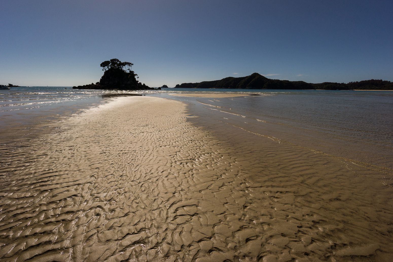 Ballon Rock in Abel Tasman NP, New Zealand